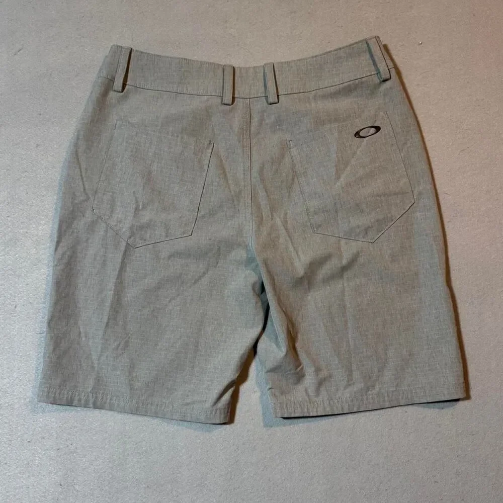 Oakley Men's Grey and Cream Shorts